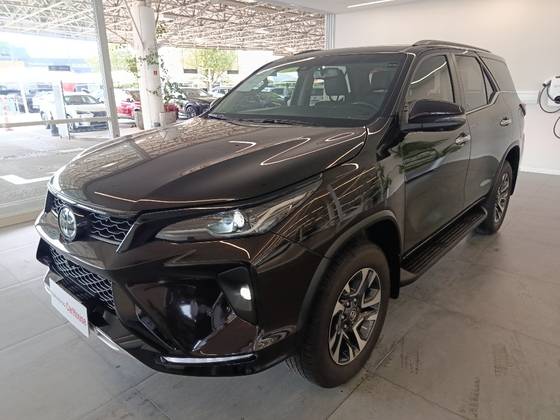 TOYOTA HILUX SW4 2.8 D-4D TURBO DIESEL SRX PLATINUM 4X4 AUTOMÁTICO TOYOTA HILUX SW4 2.8 D-4D TURBO DIESEL SRX PLATINUM 4X4 AUTOMÁTICO